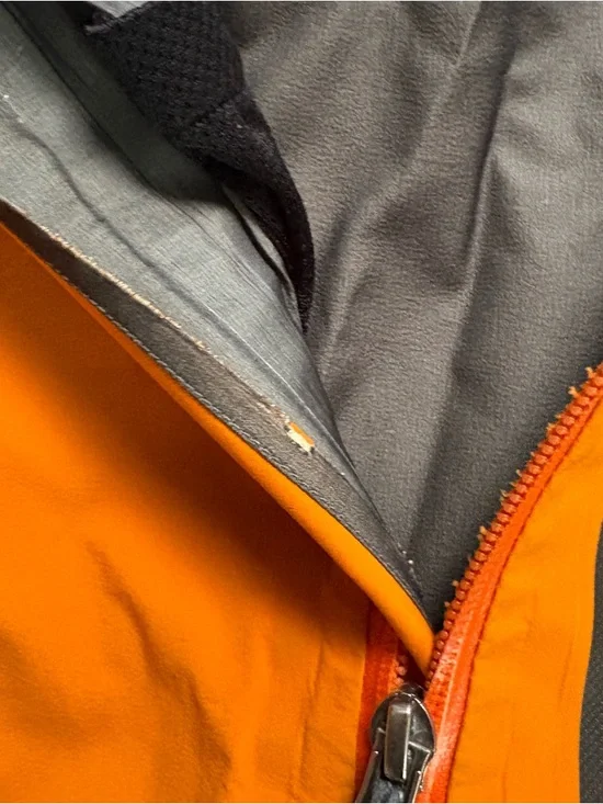 Mountain Hardware Gore-Tex Pro Shell Jacket - Picture 12 of 12